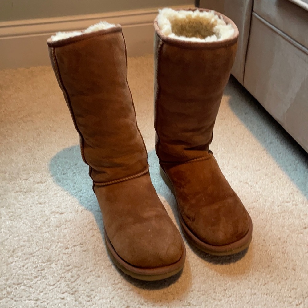 Ugg classic tall chestnut boots size 5